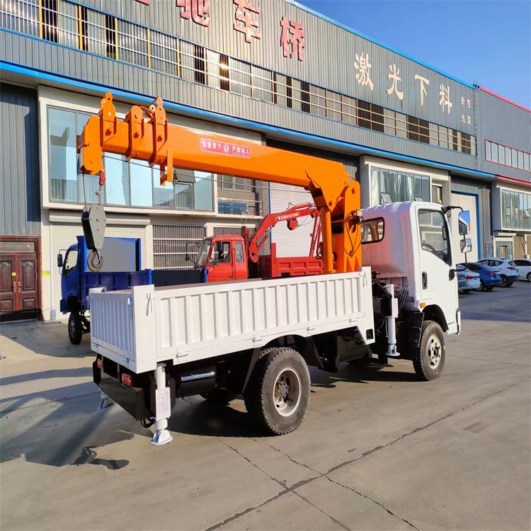 太平区三轮随车吊定制 农用改装机自备吊中瑞长期出售